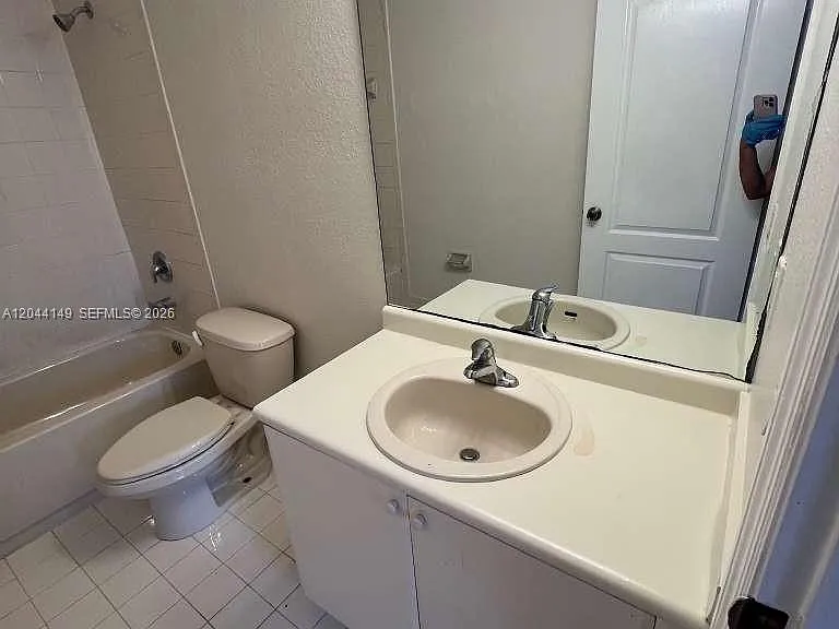 1661 SE 28th St #202 — Photo 19