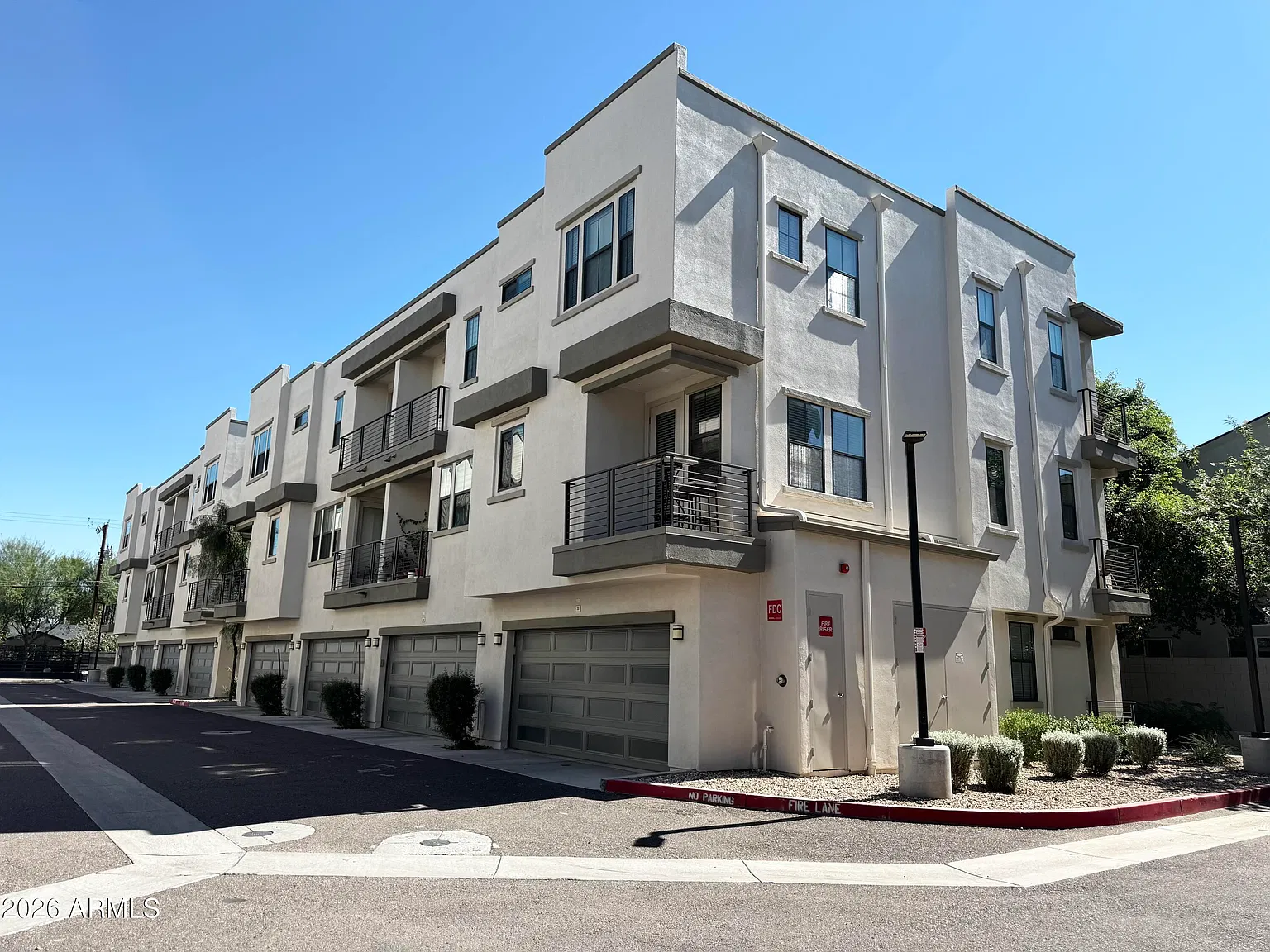 3 bed, 3.5 bath, 1816 sqft, $3,100 — Photo 3