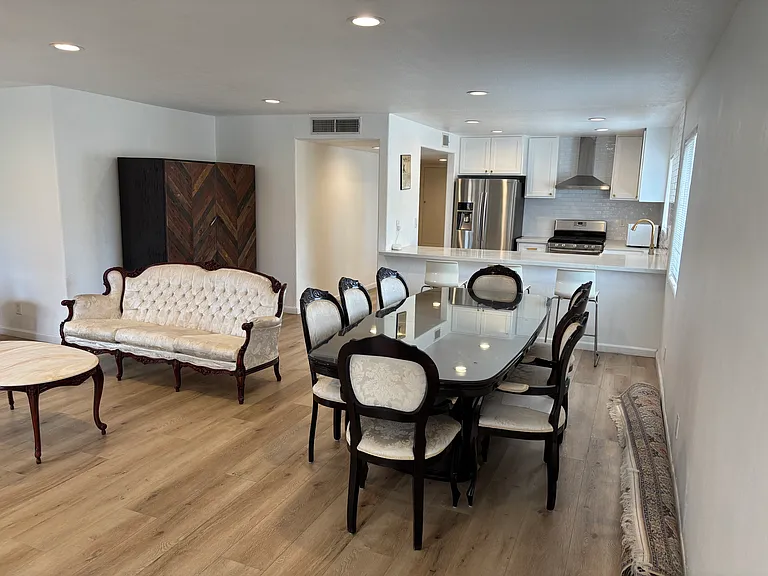 1216 S Saltair Ave #101 — Photo 1