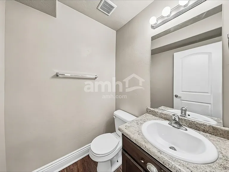 228 W Cedar Grove Ln — Photo 8