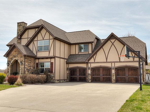 2nd image of 3212 NE Briar Creek Pl