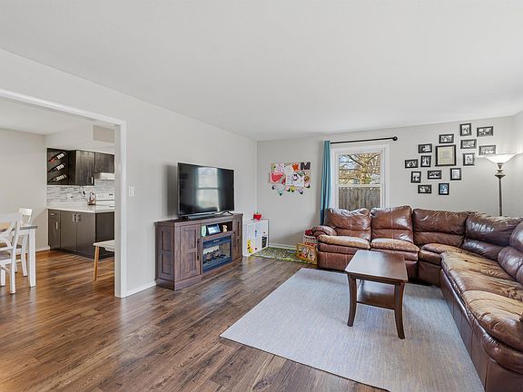4th image of 315 Belleville St