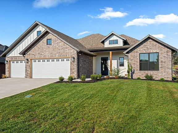 2nd image of 1601 S Crepe Myrtle Lane
