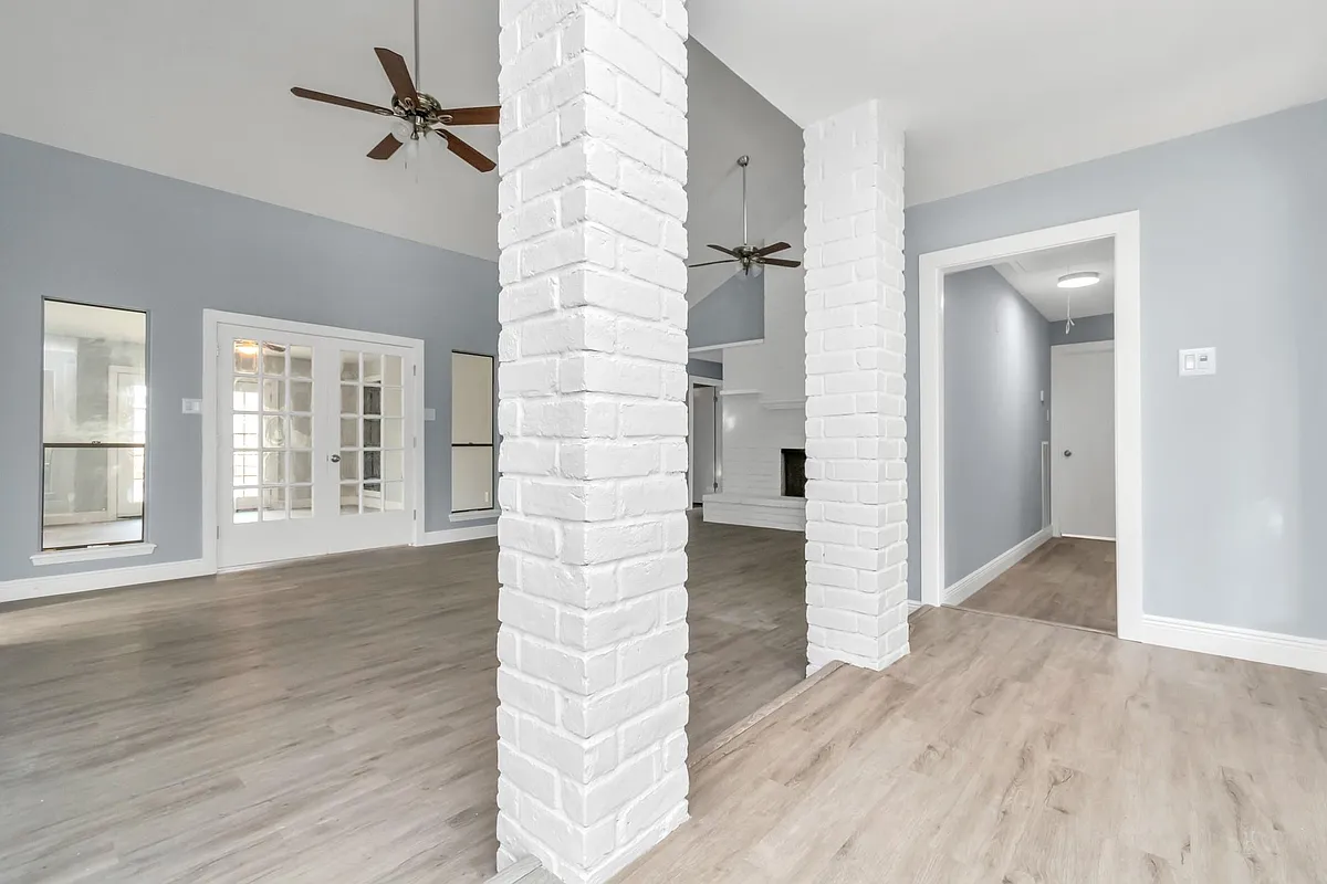 Building Photo - 3514 Summit Dr