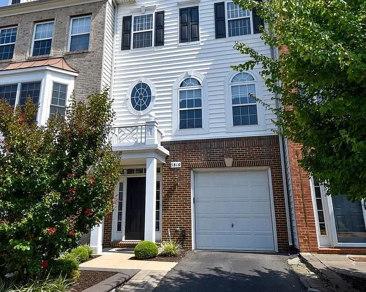 7810 Locust Leaf Ln — Photo 2