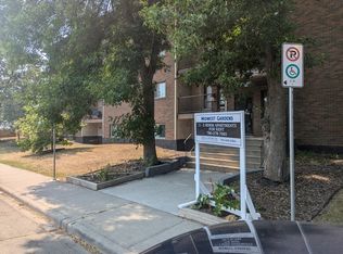 10136 161st St NW, Edmonton, AB T5P 3H8