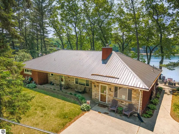 7836 W Perch Lake Rd, Lake, MI 48632