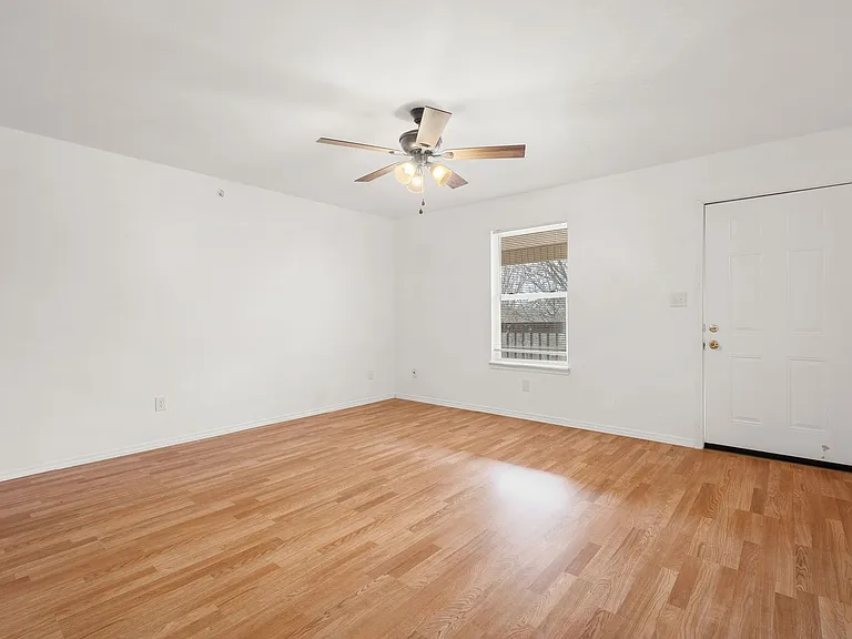 Flat Rock Creek Apartments — Photo 48