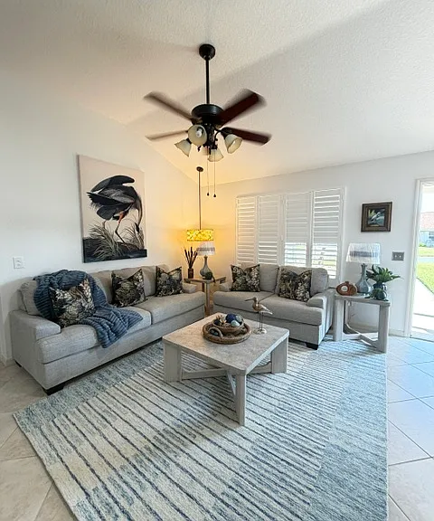 3024 Burbank Ln — Photo 3