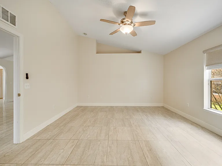 537 Mason Dr — Photo 14