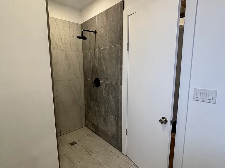 740 N Spaulding Ave #2F — Photo 8