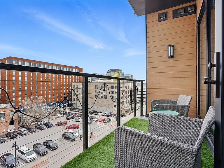 300 S Clinton St — Photo 12