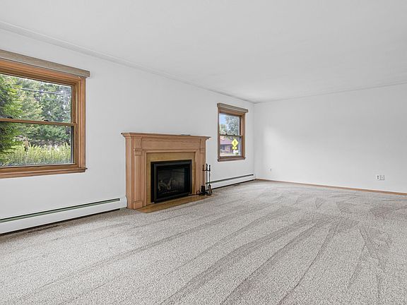 2nd image of 1912 Simpson St