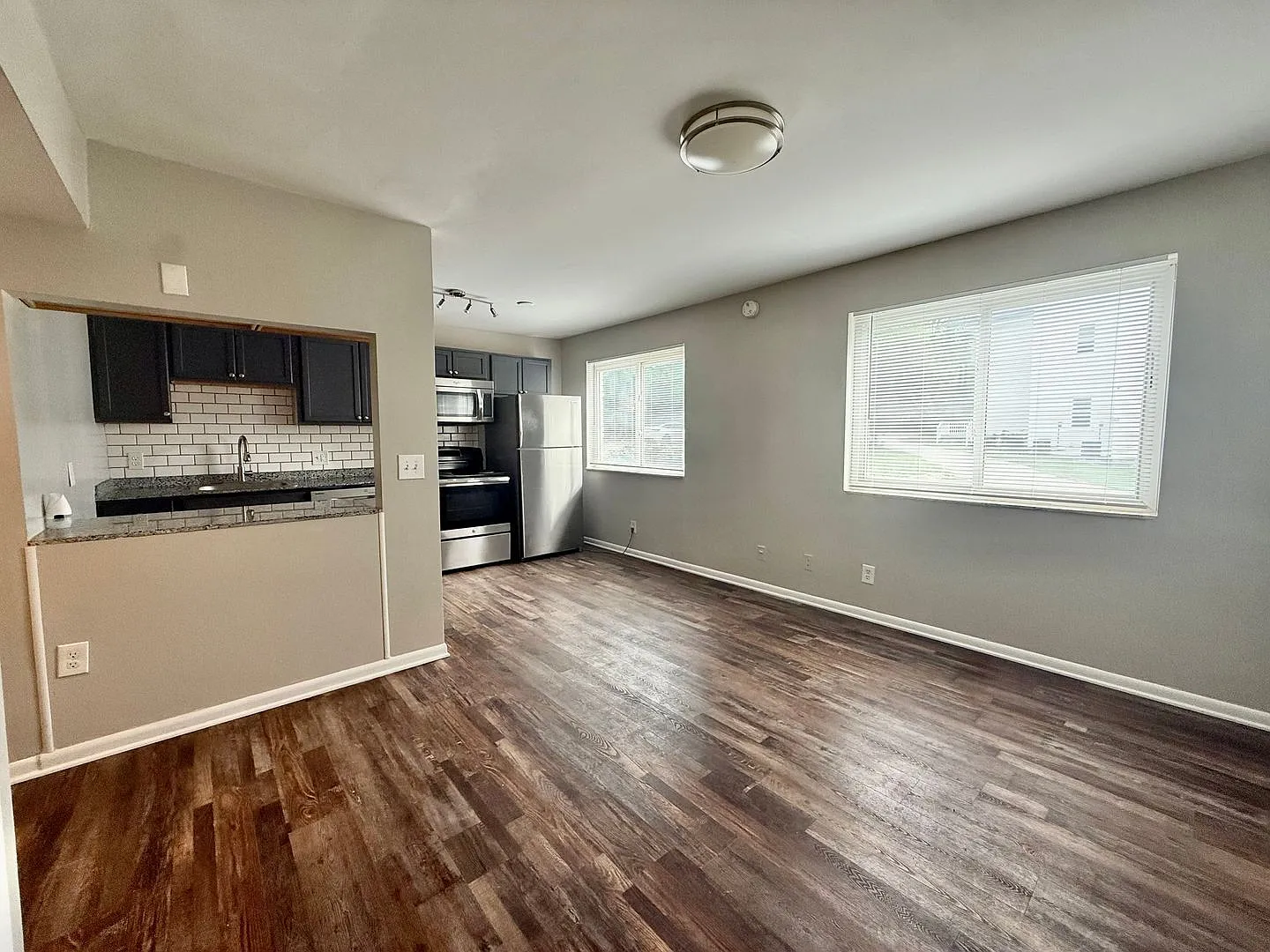 2 bed, 1.0 bath, $1,045 — Photo 1