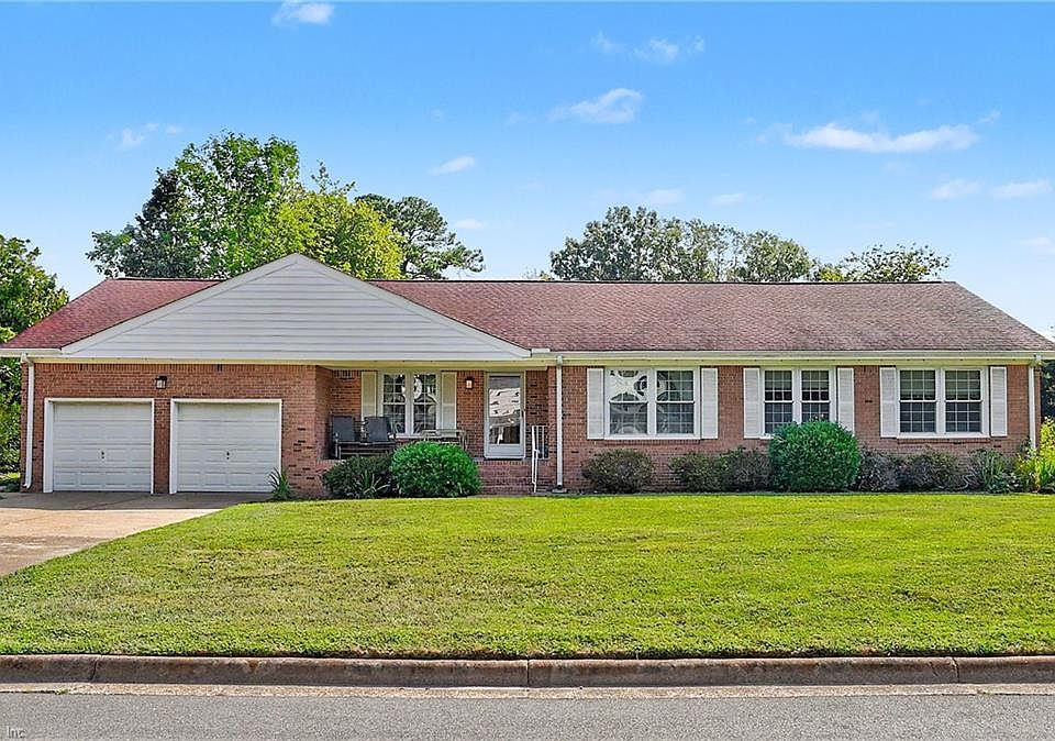 1st image of 816 Adrian Dr