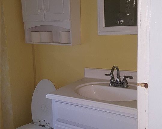 5th image of 214 Adams Ave