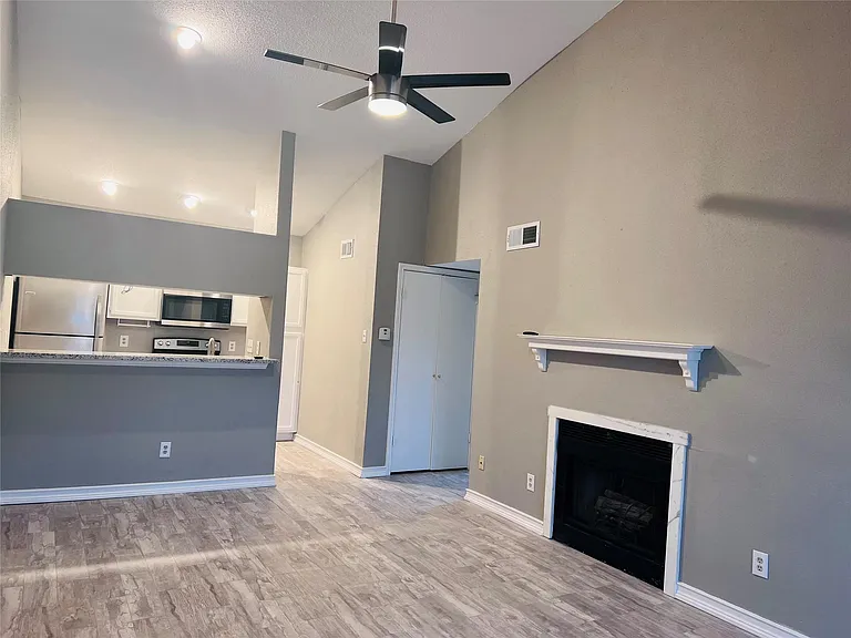 2121 El Paseo St #2204 — Photo 3