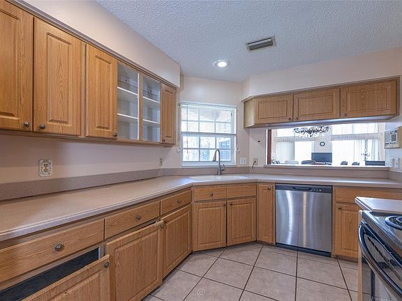 2nd image of 29 CHEROKEE COURT W