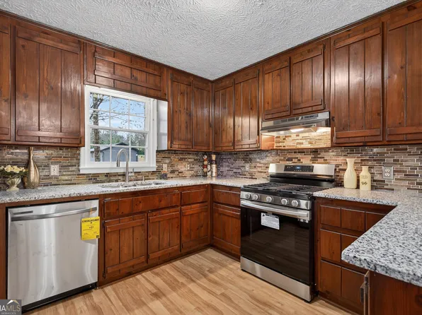 332 Pine Acres Dr, Canton, GA 30115