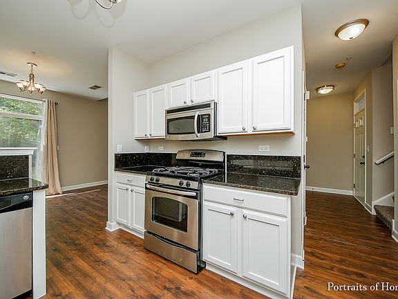 3rd image of 110 Tanglewood Dr