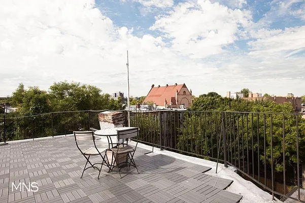 Rented by MNS | media 18