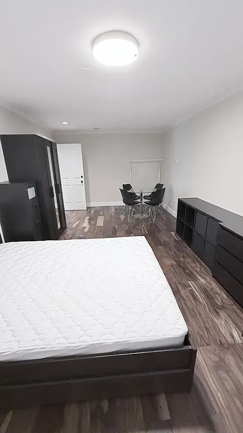 2 bed, 700 sqft, $2,500 — Photo 4