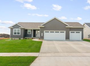 4508 Granite Ridge Rd, Cedar Falls, IA 50613