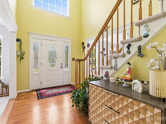 5th image of 26 Alexis Ln