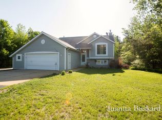 8700 Woodwren Dr, West Olive, MI 49460
