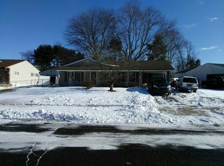 318 Dogwood Dr, Levittown, PA