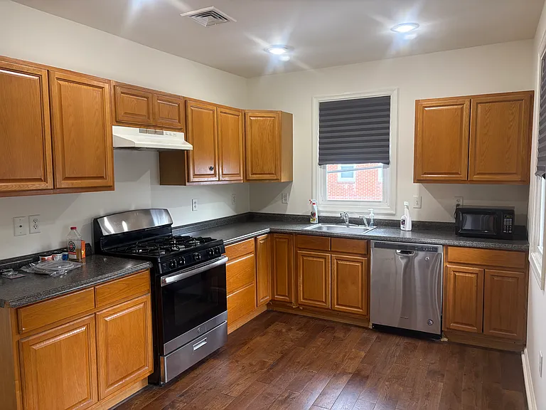 2301 E Albert St — Photo 2