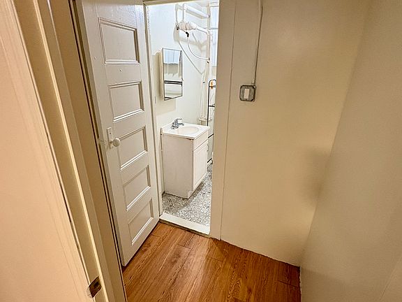 3rd image of 30 Wellesley Ave #1