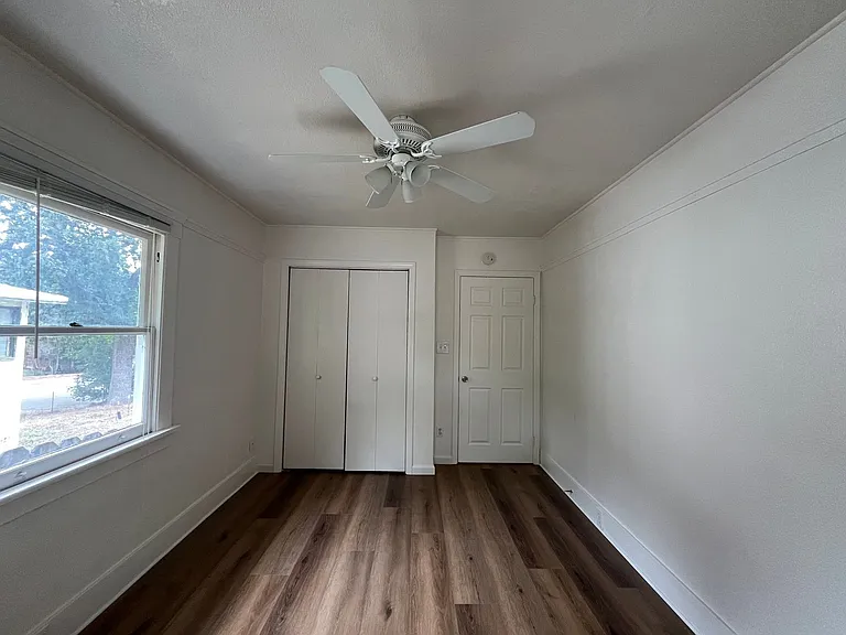 1434 Pine St — Photo 12