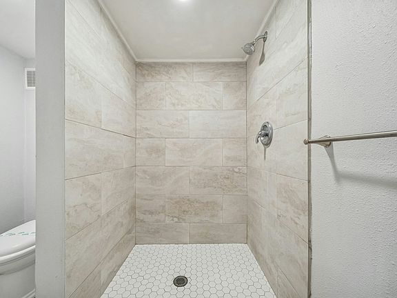 5th image of 1322 Avenue L #4