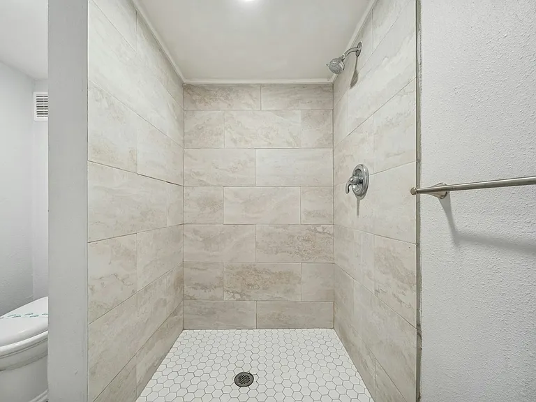 1322 Avenue L #4 — Photo 5