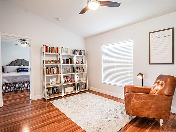 5th image of 431 Magpie Ct