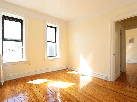 2nd image of 915 43rd St #C4