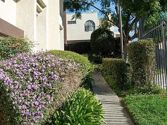 3 bed, 1199 sqft, $3,295 — Photo 1