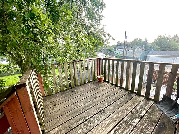 2nd image of 824 Lowry Ave NE #2