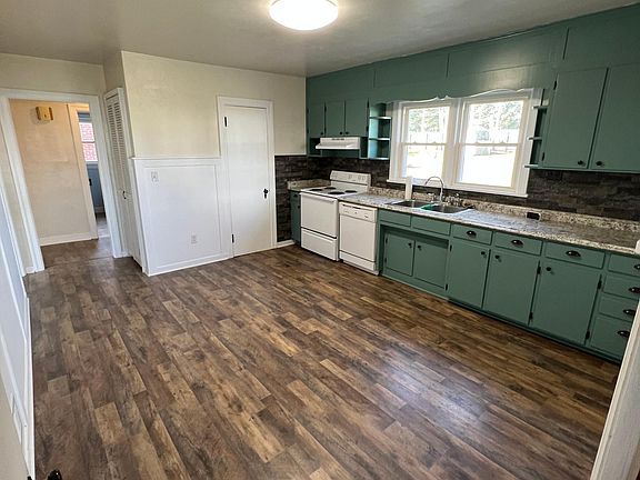 2nd image of 120 Hillcrest Dr