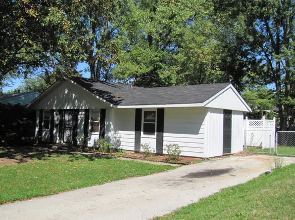 913 Holiday Dr, Danville, IL 61832