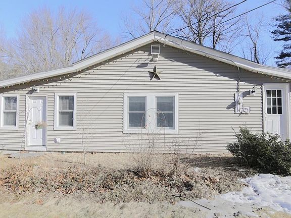 4th image of 129 Pleasant St