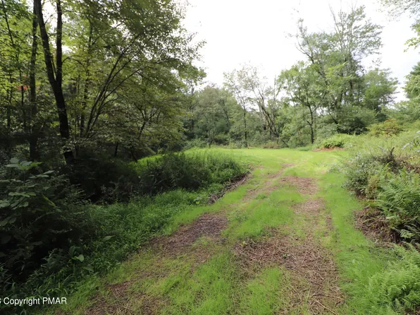W Bowmans Rd, Lehighton, PA 18235