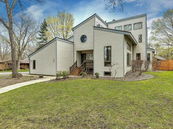 2022 Hillcrest Dr, Saint Cloud, MN 56303