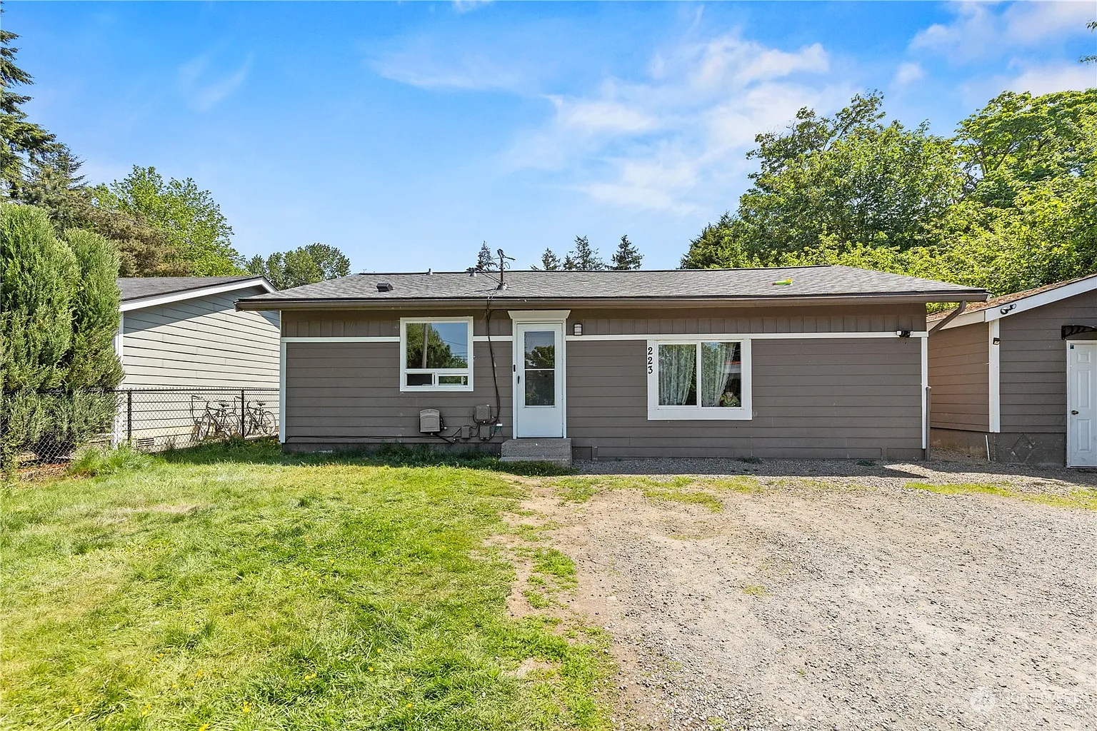 223 Norpoint Way NE photo 1
