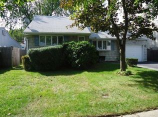 26 Gaulton Dr, North Babylon, NY 11703