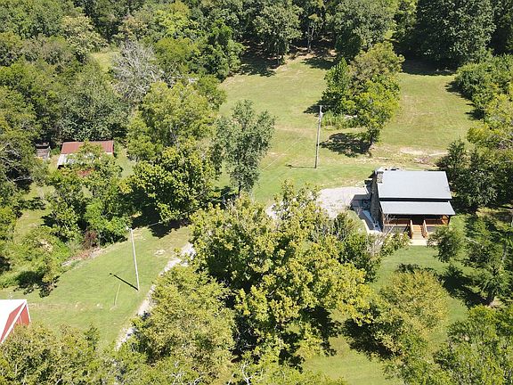 3rd image of 648 Cummings Ln