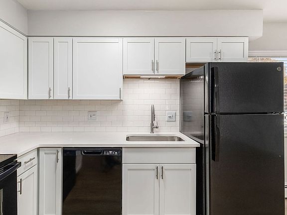 2nd image of 639 Riverview Dr APT 4