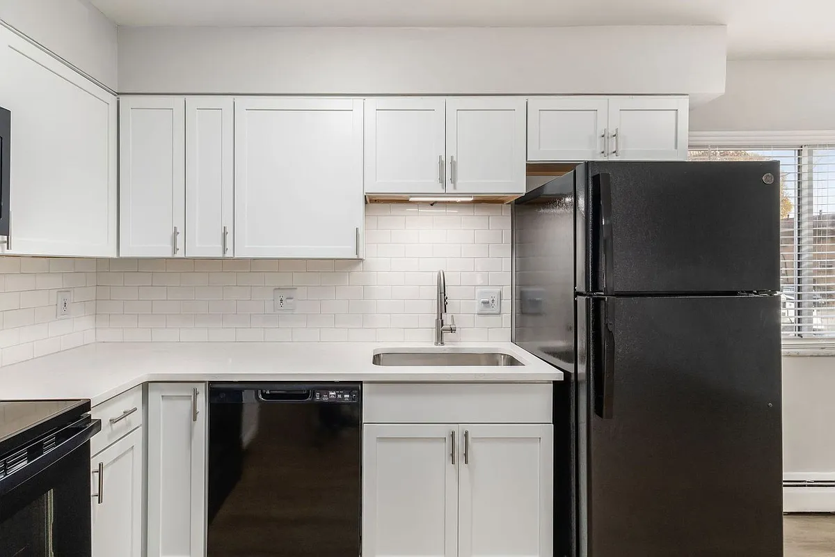 Building Photo - 639 Riverview Dr #7