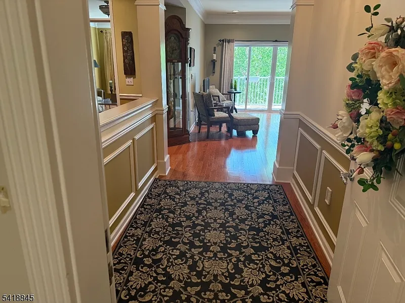 2 bed, 2.0 bath, 2119 sqft, $4,300 — Photo 3